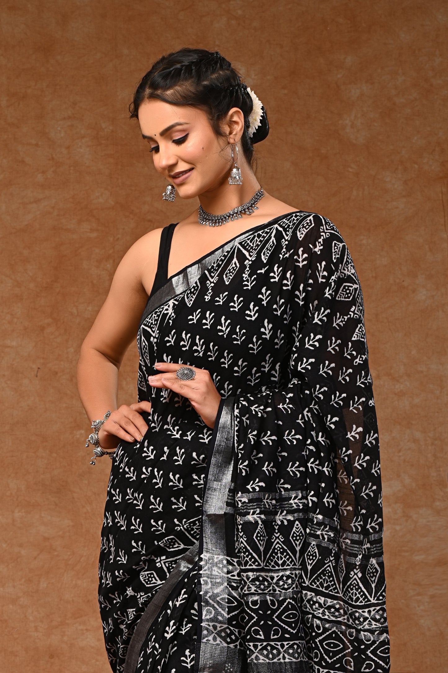 Lilen Cotton Saree With Bloues Hand Block Prints Black Whaith